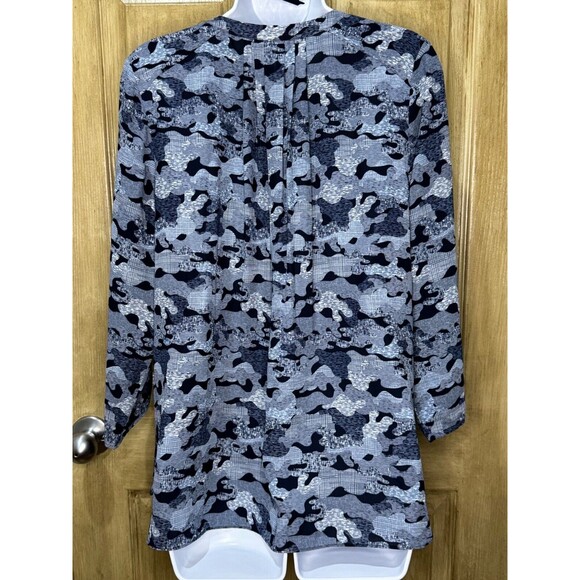 NYDJ Womens Camo Camouflage Blouse Long Sleeve Shirt Top Pleated Back Blue M - Picture 2 of 7